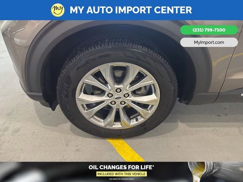 Used 2021 Ford Explorer XLT w/ Equipment Group 202A image 9