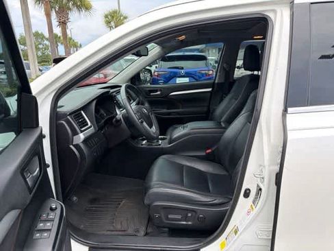 Used 2016 Toyota Highlander XLE FWD image 27