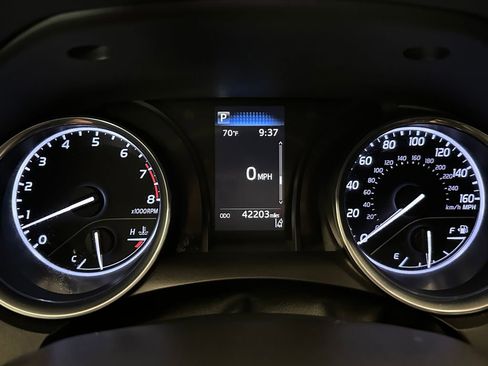 Used 2019 Toyota Camry SE FWD image 10