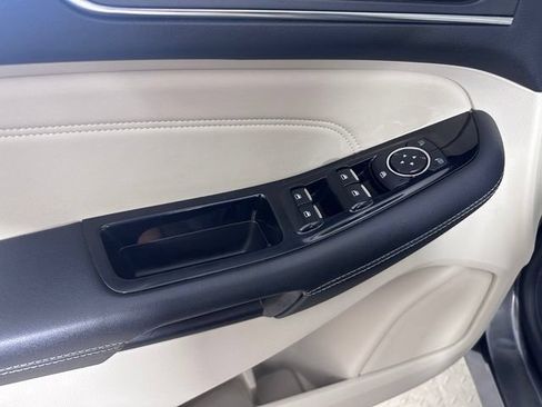Used 2019 Ford Edge Titanium w/ Equipment Group 301A AWD/4WD image 20