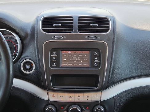 Used 2020 Dodge Journey SE w/ SE Popular Equipment Group FWD image 17