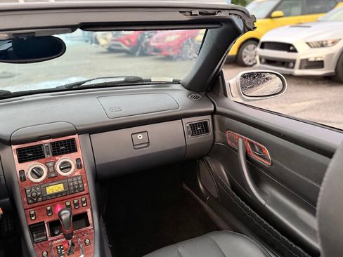 Used 2003 Mercedes-Benz SLK 320 image 35