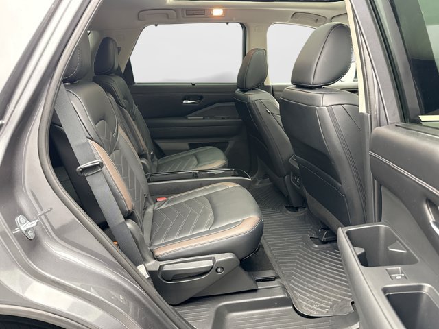 Used 2023 Nissan Pathfinder Platinum AWD/4WD image 19