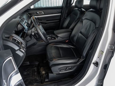 Used 2017 Ford Explorer XLT w/ Equipment Group 202A image 29