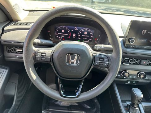 Used 2025 Honda Accord SE image 18