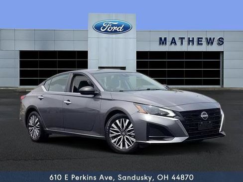 Used 2024 Nissan Altima 2.5 SV FWD image 1