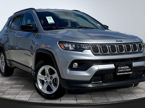 Used 2024 Jeep Compass Latitude AWD/4WD image 4