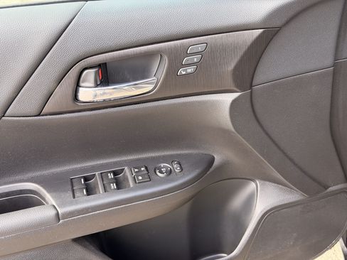 Used 2015 Honda Accord EX-L image 9