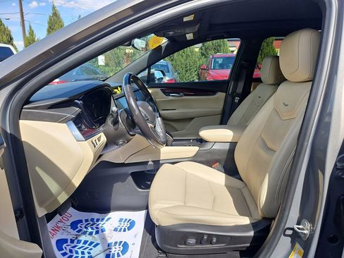 Used 2018 Cadillac XT5 Premium Luxury w/ Driver Assist Package FWD image 9