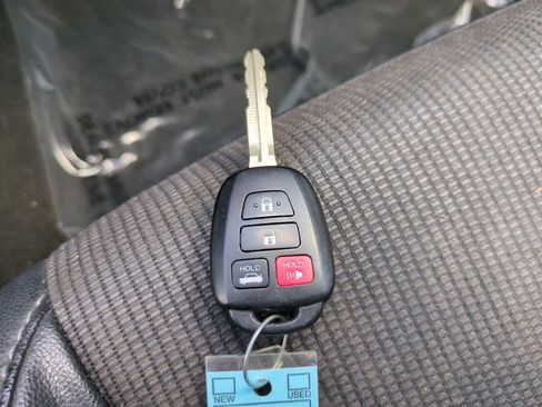 Used 2018 Toyota Corolla SE FWD image 25