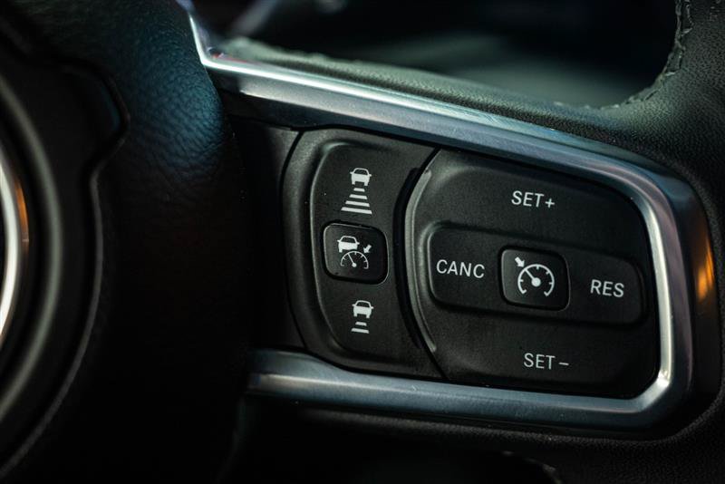Used 2025 Jeep Wrangler Unlimited Sahara AWD/4WD image 18
