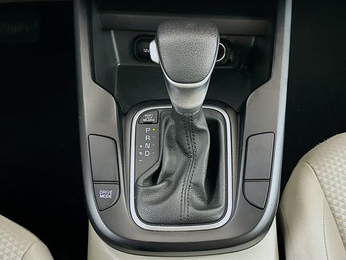Used 2025 Kia Soul LX w/ LX Technology Package FWD image 24