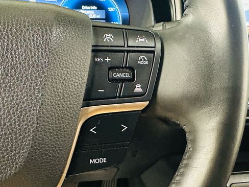 Certified 2023 Toyota Crown AWD/4WD image 17