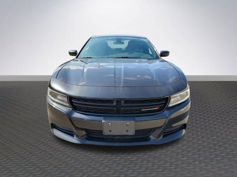 Used 2019 Dodge Charger SXT RWD image 2