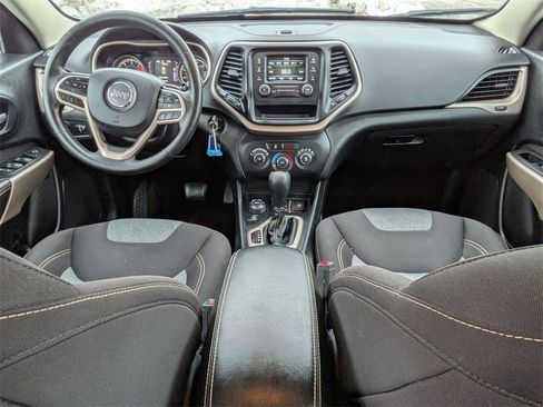 Used 2017 Jeep Cherokee Sport image 17