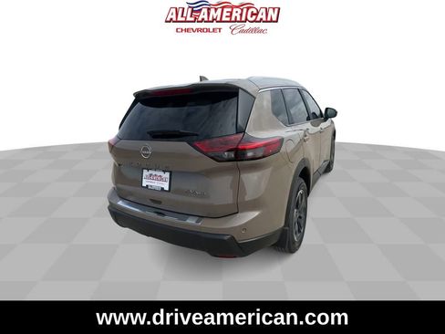 Used 2024 Nissan Rogue SV w/ SV Premium Package image 7