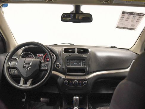 Used 2019 Dodge Journey SE image 19