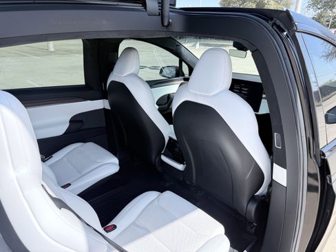 Used 2022 Tesla Model X image 42
