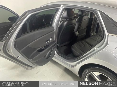 Used 2023 Hyundai Elantra Limited FWD image 12