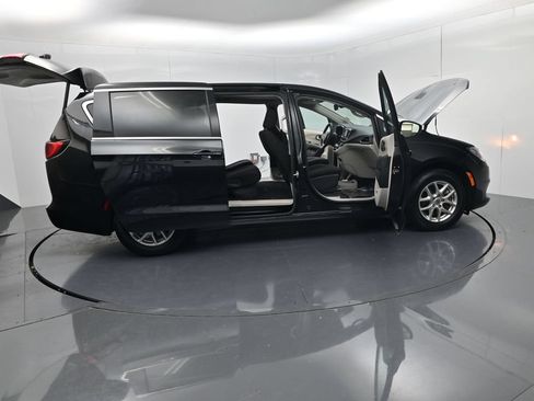 Used 2023 Chrysler Voyager LX FWD image 52
