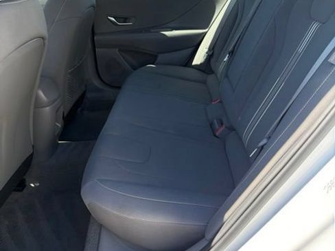 Used 2025 Hyundai Elantra SEL FWD image 8