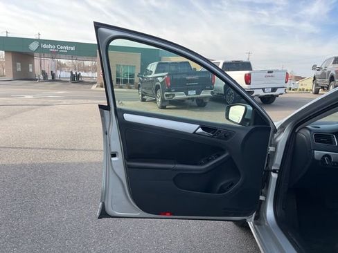 Used 2011 Volkswagen Jetta SEL image 31