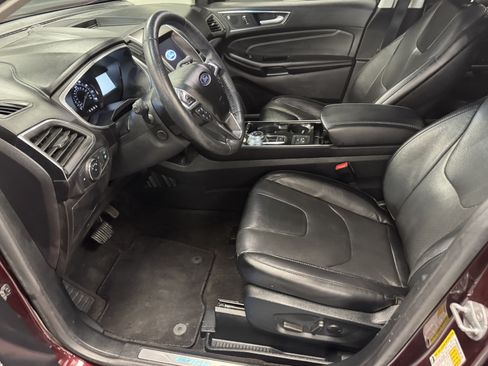 Used 2020 Ford Edge Titanium w/ Equipment Group 301A FWD image 9