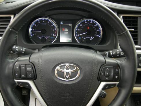 Used 2019 Toyota Highlander Plus image 12