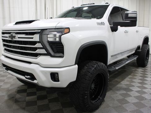 Used 2024 Chevrolet Silverado 2500 High Country w/ Technology Package AWD/4WD image 39