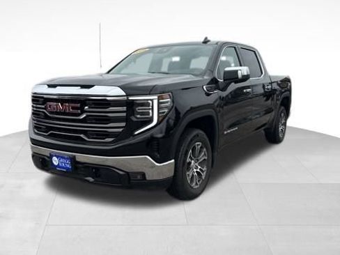 Used 2025 GMC Sierra 1500 SLT image 3