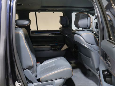 Certified 2022 Jeep Grand Wagoneer Series III AWD/4WD image 20