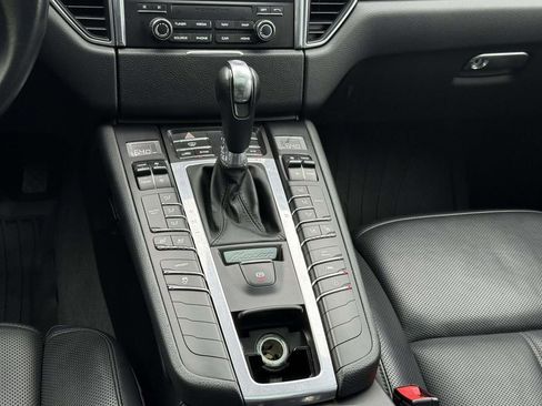 Used 2018 Porsche Macan image 19