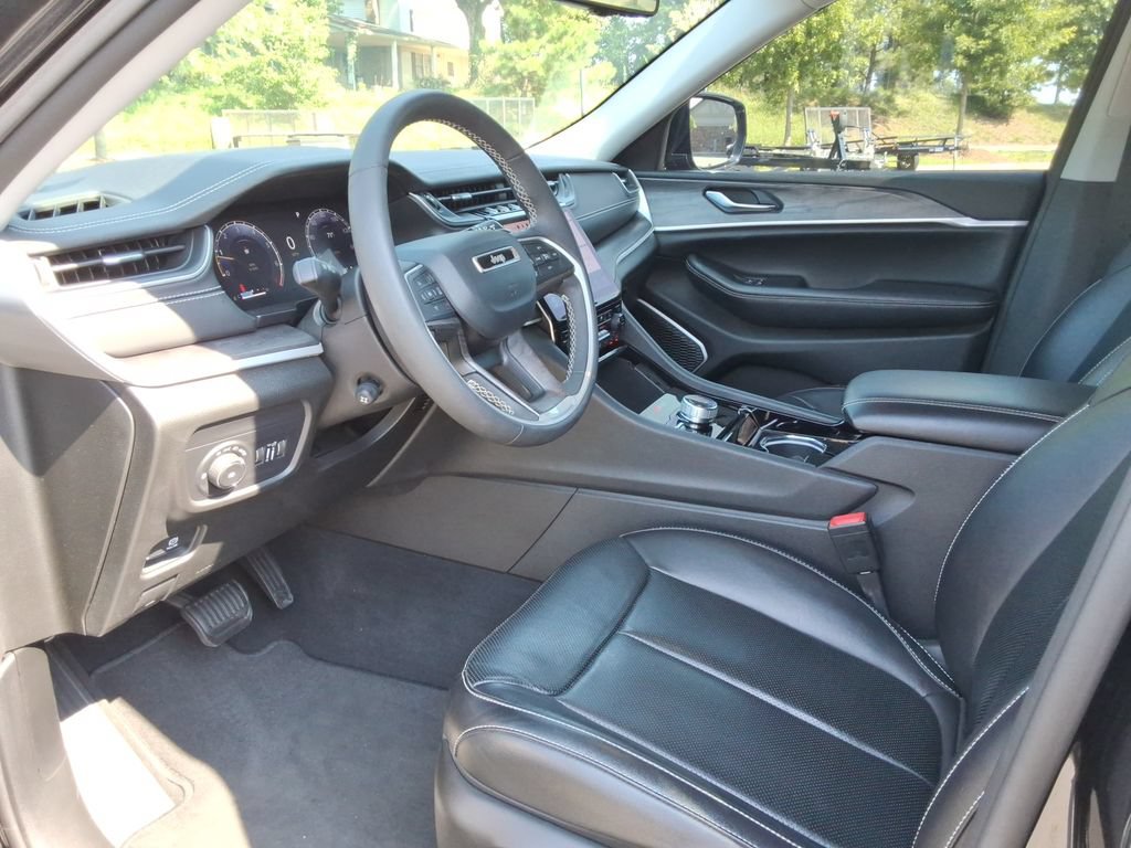Used 2023 Jeep Grand Cherokee Limited w/ Luxury Tech Group II AWD/4WD image 22