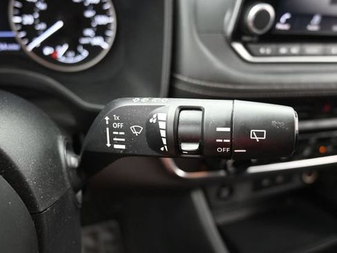 Used 2024 Nissan Rogue S AWD/4WD image 33