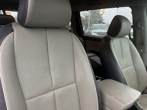 Used 2018 Kia Sedona SX image 17