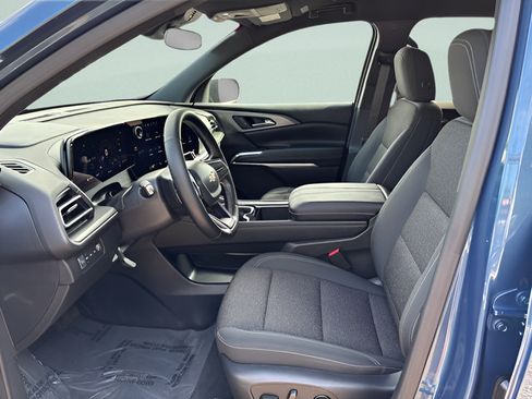 Used 2025 Chevrolet Traverse LT AWD/4WD image 4