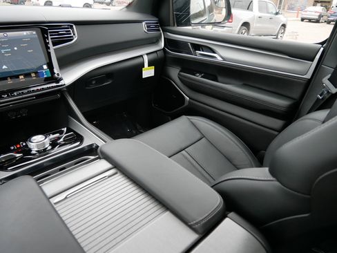 New 2026 Jeep Grand Wagoneer Limited AWD/4WD image 11