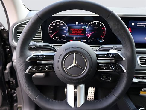Certified 2025 Mercedes-Benz GLS 450 4MATIC image 33