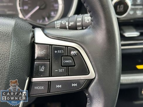 Used 2023 Toyota Highlander XLE AWD/4WD image 23