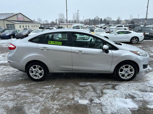 Used 2016 Ford Fiesta SE image 4
