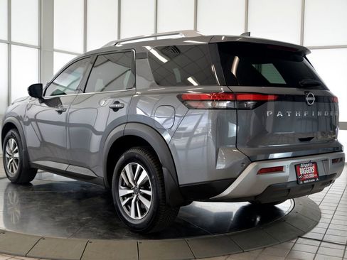 Used 2023 Nissan Pathfinder SL image 6