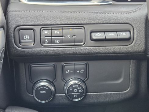 Used 2024 GMC Yukon Denali RWD image 19