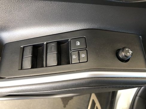 Used 2020 Toyota Highlander XLE image 38