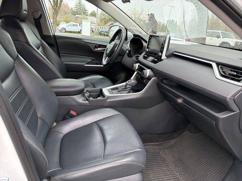 Used 2019 Toyota RAV4 XLE Premium w/ Advanced Technology Package image 7