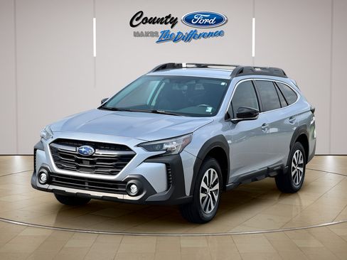 Used 2023 Subaru Outback Premium AWD/4WD image 2