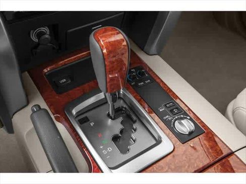 Used 2015 Toyota Land Cruiser image 8