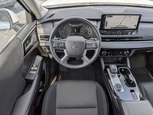 New 2026 Mitsubishi Outlander ES FWD image 15