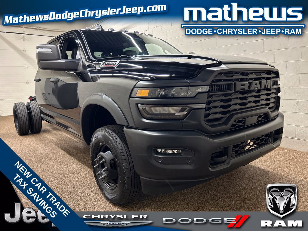 Used 2025 RAM 3500 Tradesman AWD/4WD image 1
