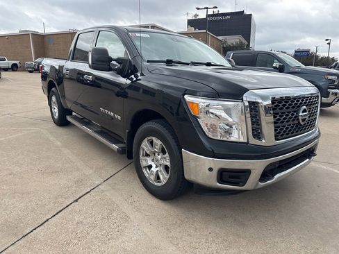 Used 2018 Nissan Titan SV w/ SV Convenience Package RWD image 1