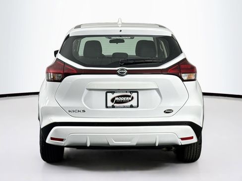 Used 2023 Nissan Kicks S FWD image 10